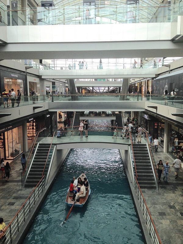 earthchive's tweet photo. A shopping mall in Singapore. https://t.co/tEPVnzWuxU