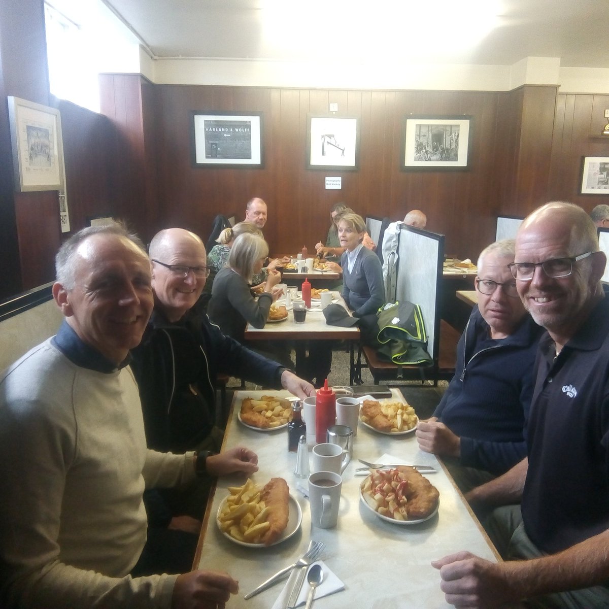 BelfastToursHid's tweet photo. #fishandchips
#johnlongs
For us the best fish and chip shop in Belfast (translates to best in the land). Many of our guests over the years agree including today's group from Denmark 🇩🇰💪🍟🐟 https://t.co/GftY5g8nO2