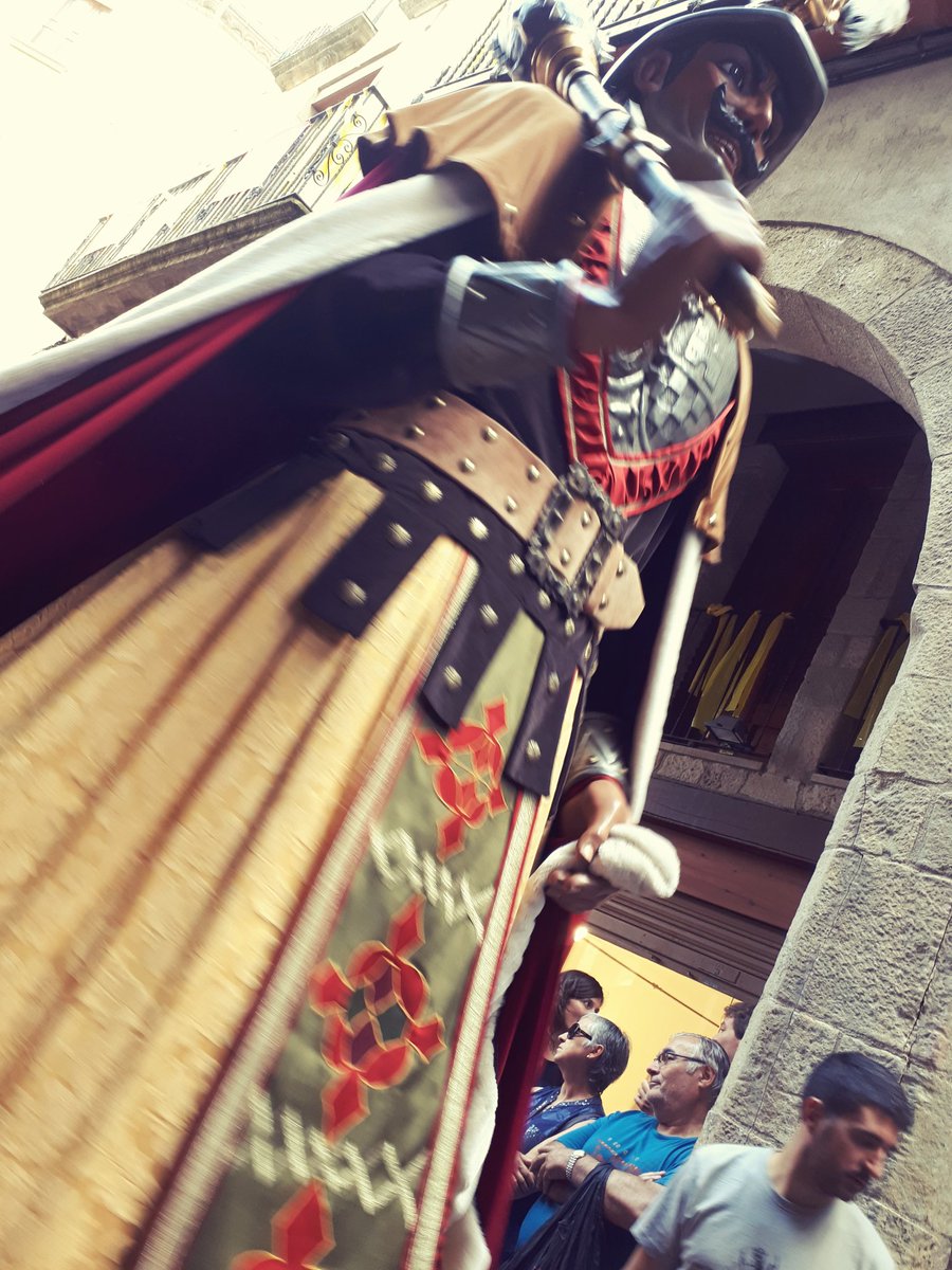 gegantscornella's tweet photo. Matí vivint de primerà mà una de les festes majors que millor conserva l'escencia. Cita imprescindible pels que tenim fal.lera gegantera #solsona #fmsolsona18 https://t.co/fDiAfXuCQY