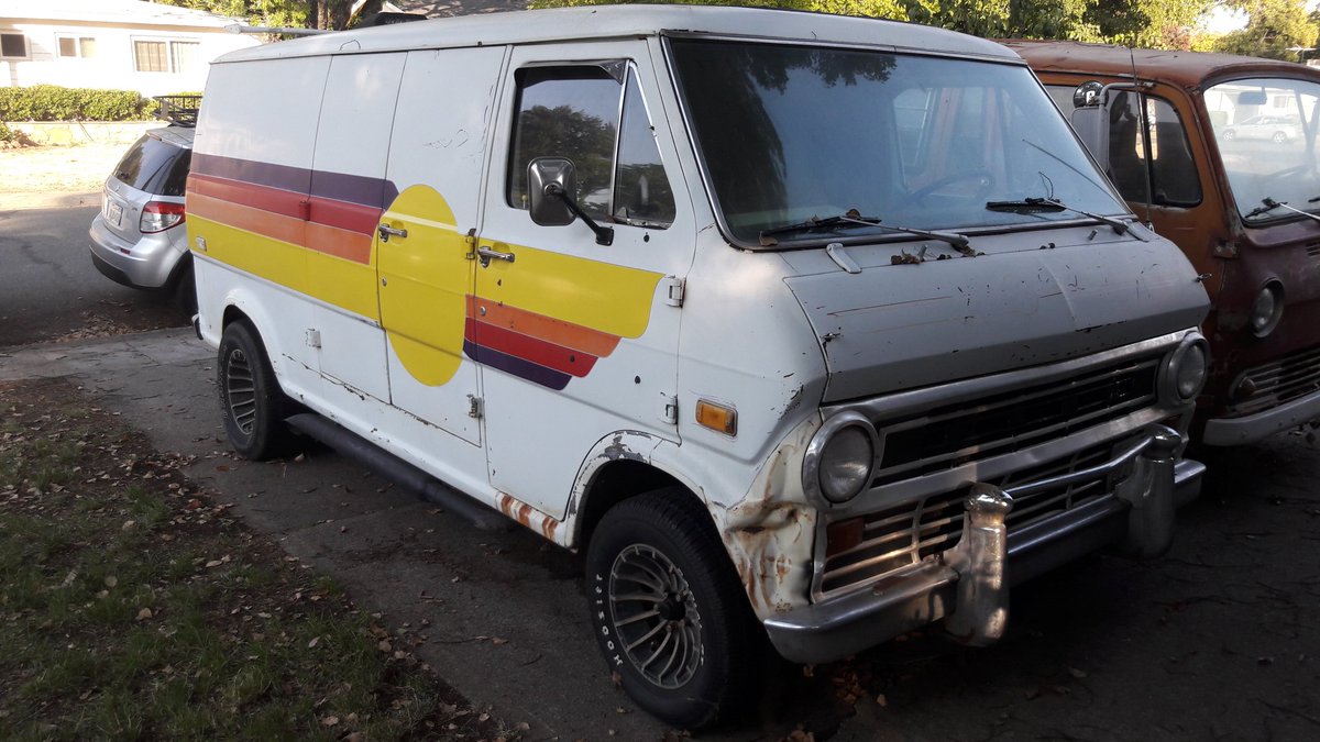 gearheadbarber's tweet photo. Working on the 71 today. #van #vanlife #vanmovement #vanshit #customvan #campervan #vanin #vanlifeideas #vanners https://t.co/SUFAkbszCr