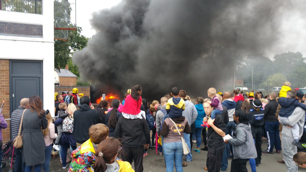 BillesleyWMP's tweet image. A wonderful event @BillesleyFire . It was great to see so many attend, #WMNow, #ActiveCitizens. #PDDelph woke up after the end of the day - remember we start our #CommunityWardCafe on Monday at 11.00 #WarstockCommunityCentre. @InspMurrinWMP @martin_cadd