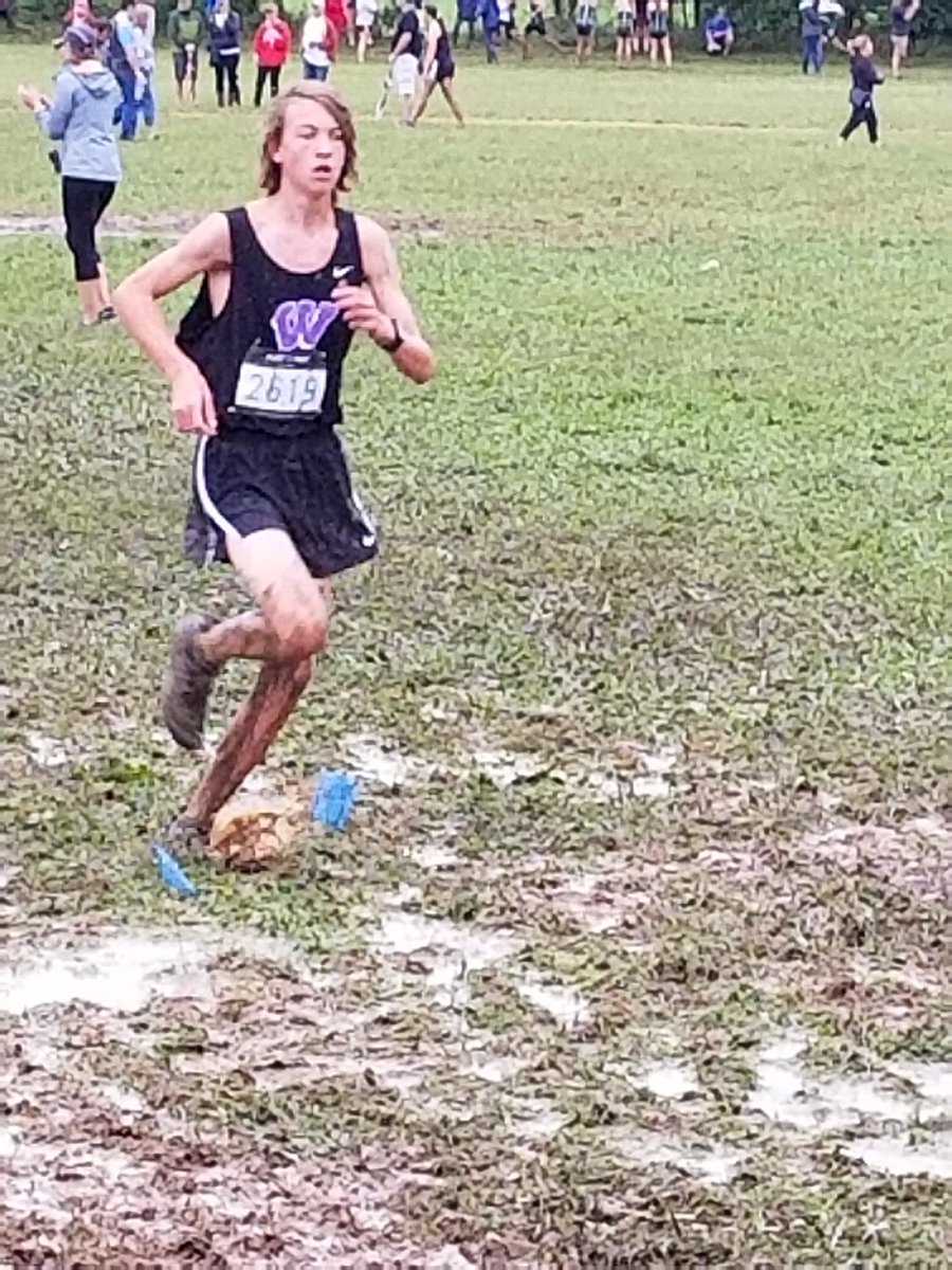 FzwCc's tweet photo. Freshman boys at Northwest XC meet. Jack was 2nd and Campion went back for 1 shoe then gave up on shoes when the 2nd fell off and kept going https://t.co/WSGGF8xooD