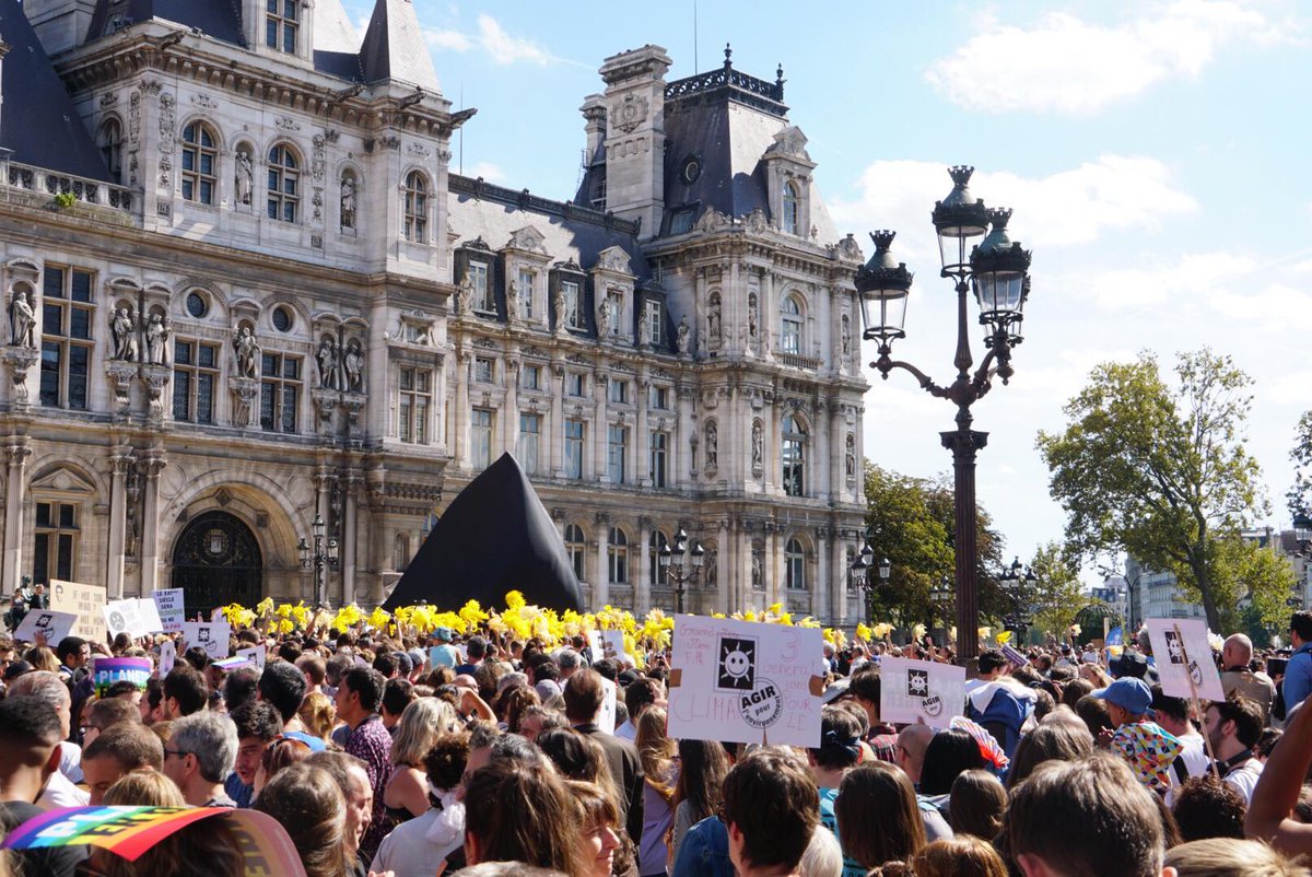 Le_NouvelObs's tweet photo. Selon les ONG organisatrices, la #MarchePourLeClimat a rassemblé
- 50.000 personnes à Paris (18.500 selon la police)
- 7.000 à Rennes
- 2.500 à Marseille
https://t.co/urlEWe2tHM https://t.co/Kg4A0v0kYM