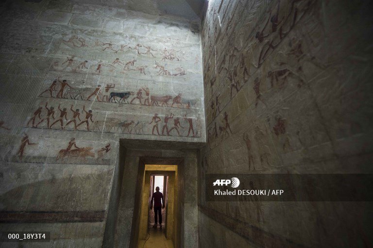 AureliaBAILLY's tweet photo. 🇪🇬 Pictures taken inside the tomb of Mehu during its inauguration for the first time since its discovery in 1940. #AFP 
📸 Khaled Desouki https://t.co/rsb8a0aY5h