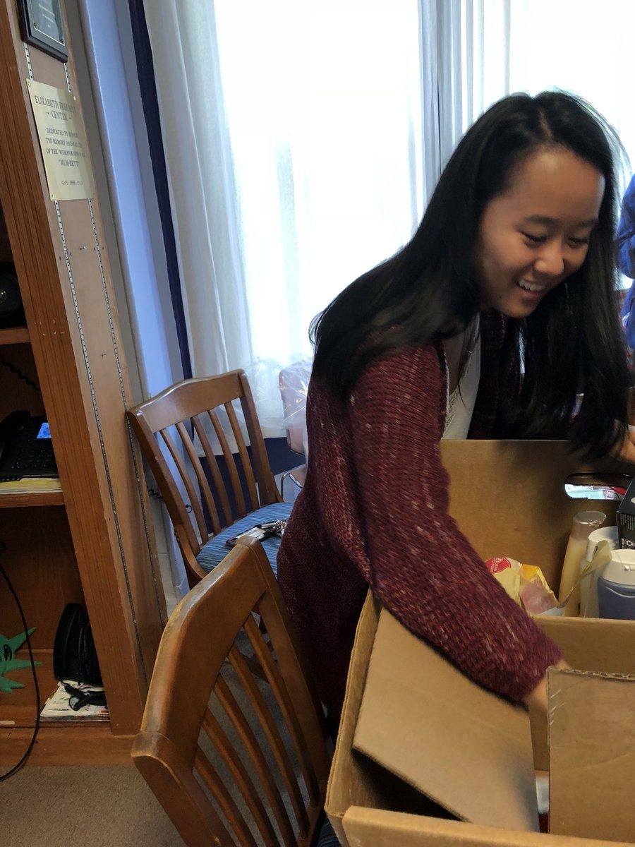 SyAndrews19's tweet photo. Organizing donations at the Elizabeth Freeman Center! #wrhsNHS #Wahconah @DebbieKowalczyk @_DavidDahari_ @wahconahrhs https://t.co/AOl36riA85