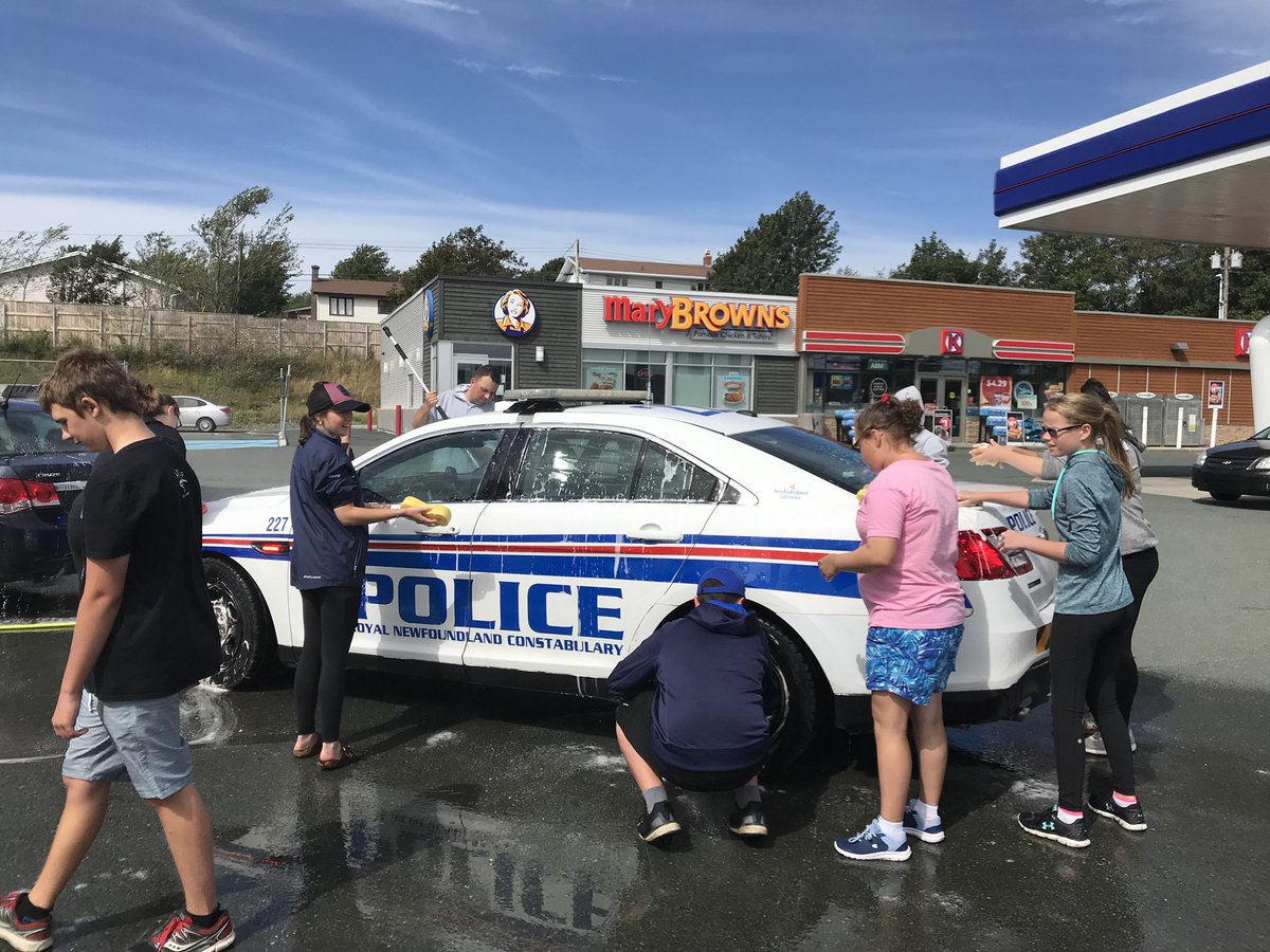 Paul_Edwards18's tweet photo. Thanks to the @RNC_PoliceNL and Constable Kennedy for their support! Stop by to support @166SeaCadets and get a killer car wash. We’re here until 3:30! @AtlCadets @590VOCM https://t.co/ezxVdvBSbB