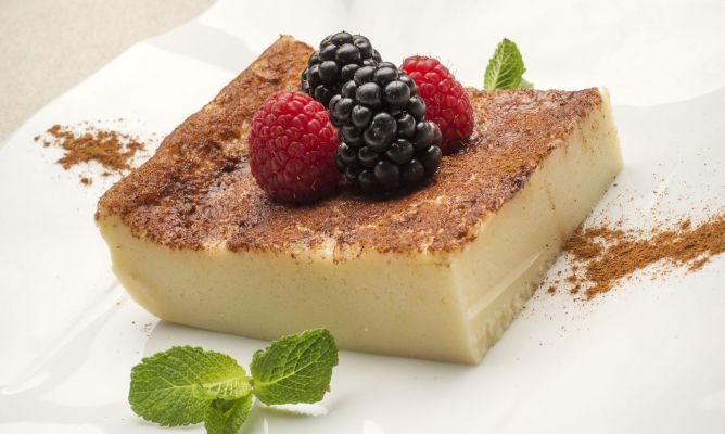 Quesada sin queso
Eva Arguiñano prepara un pastel similar a la quesada sin queso. Este postre base de huevos, leche, yogur y mantequilla está cocinado en el horno de forma sencilla.
hogarmania.com/cocina/recetas… #cocina #postres