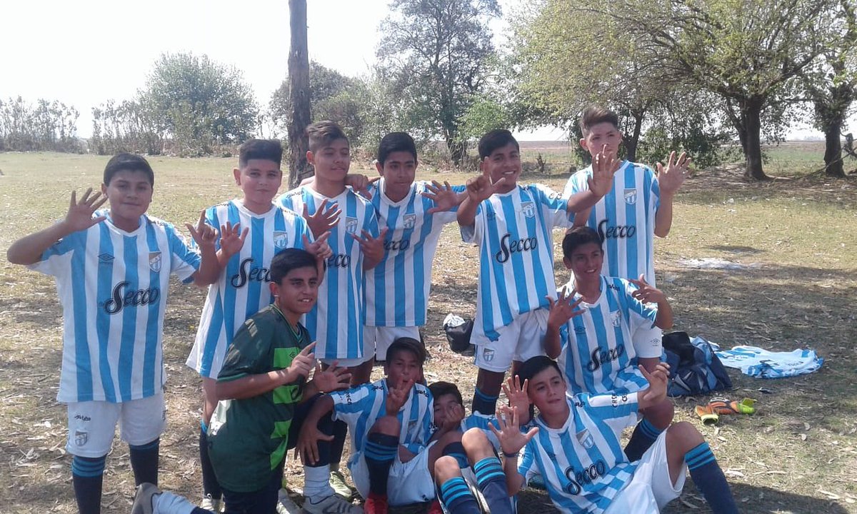 PUCAT15's tweet photo. #InfentilesLTF: [Cat.06] | Atlético Azul | Final Final Gran triunfo de Atlético, nos despedimos de Ing Viejo Lules después de una calurosa mañanade fútbol.

#VamosAtlético 💙⚽

 #IngViejoLules 1
#AtleticoAzul  7 https://t.co/ANuMXAjlRZ