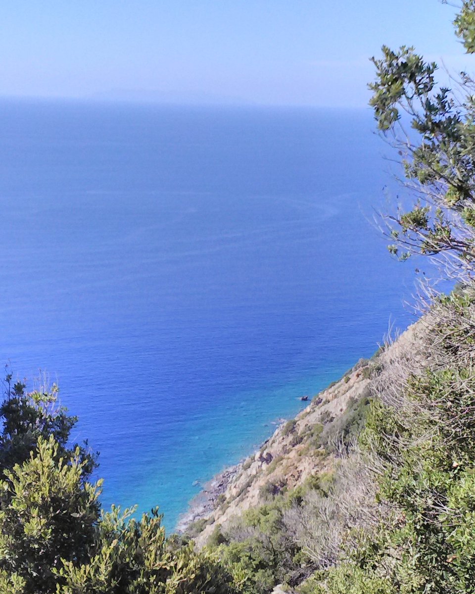 Scarlot73's tweet photo. Blu, il colore che non deve mai mancare, isola d'Elba #isoladelba https://t.co/ZVTPGnokw2