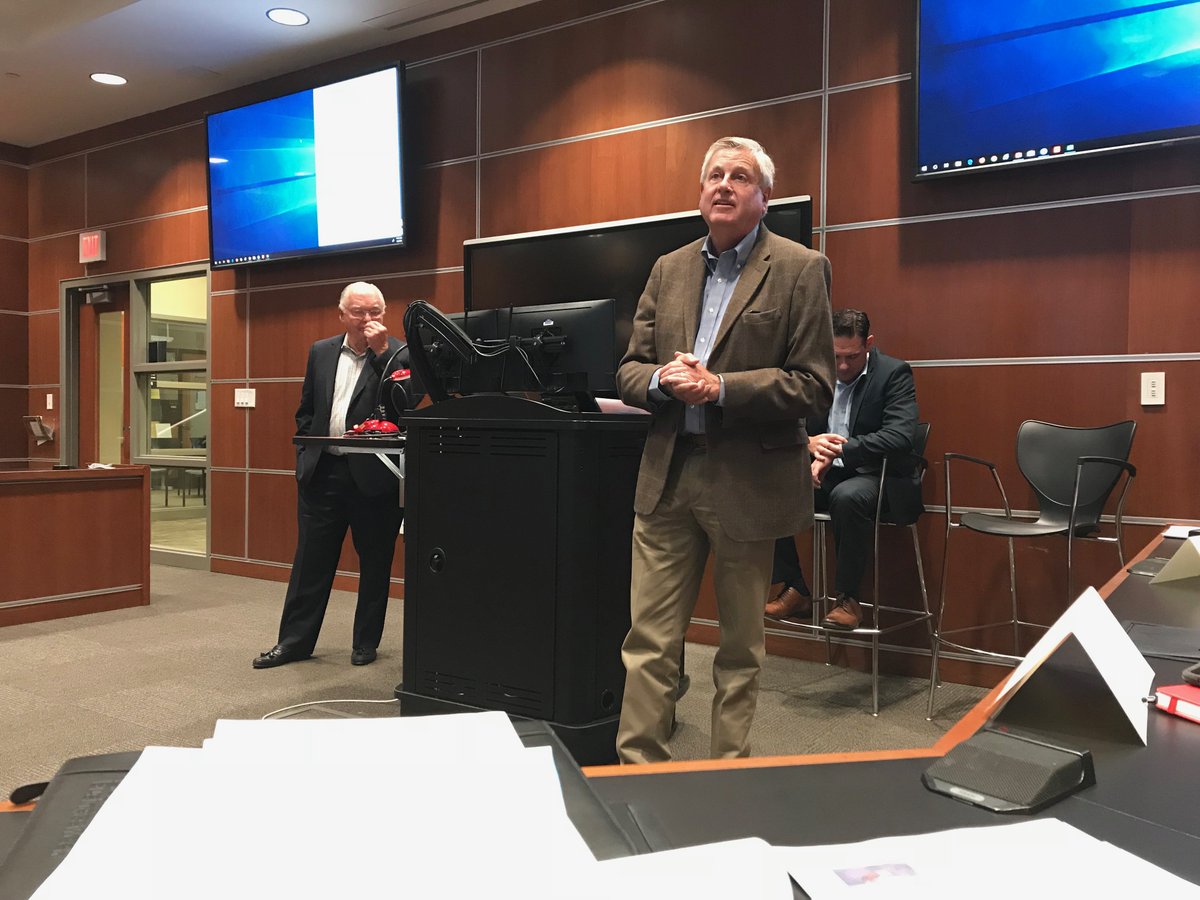 StevenAgee's tweet image. With former OKC Mayor Ron Norick, OKC City Manager Jim Couch, and Exec. Director of the Oklahoma Municipal League Mike Fina, at our new class on Leadership &amp;amp; Public Administration for individuals interested in Municipal Governance.  Great turnout with over 30 students in class!