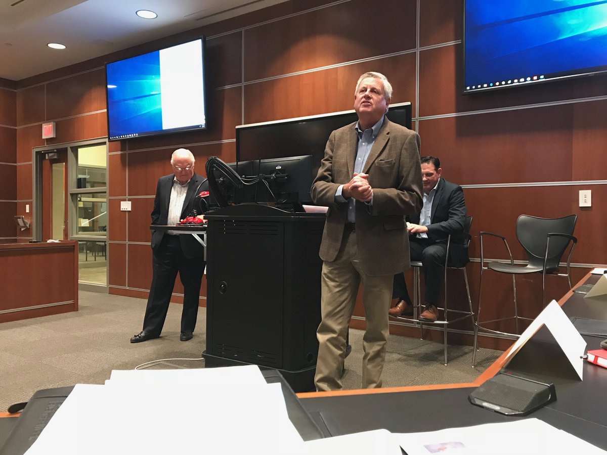StevenAgee's tweet image. With former OKC Mayor Ron Norick, OKC City Manager Jim Couch, and Exec. Director of the Oklahoma Municipal League Mike Fina, at our new class on Leadership &amp;amp; Public Administration for individuals interested in Municipal Governance.  Great turnout with over 30 students in class!