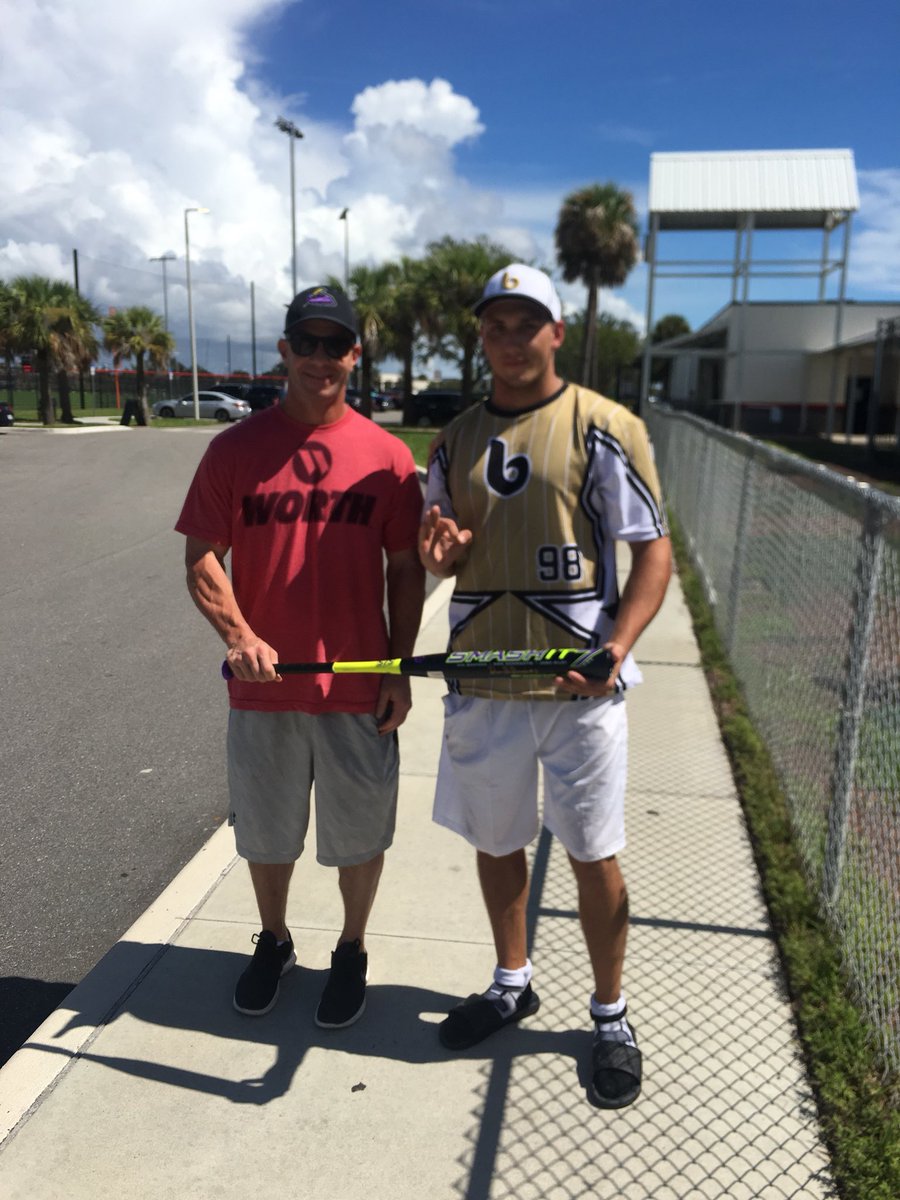USSSASlowpitch's tweet image. The passing of the Torch 🔥 

Congrats to @ZGoleniak on winning @USSSAMIBaseball #smashit7 😀

Just a couple Michigan ballplayers talkin shop! 🤔Wonder what sort of advice Donny’s giving

(Ps. This dudes only 20... something tells me you should remember his name 😏)