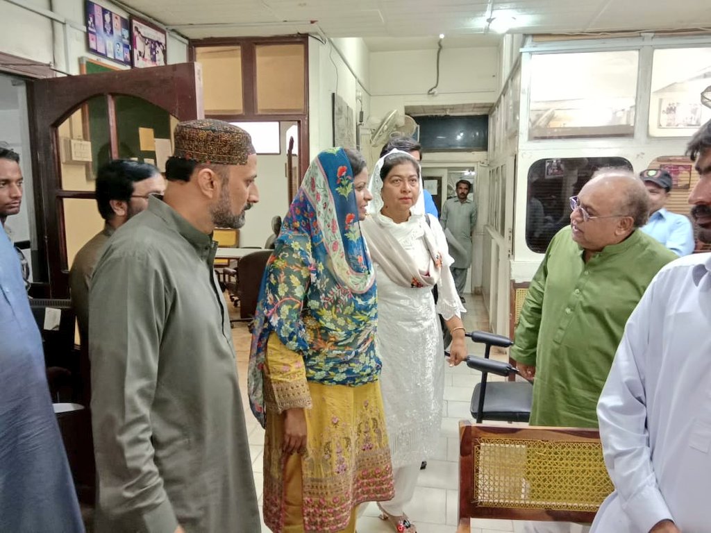 AajizDhamrah's tweet photo. Paid visit to Kawish Newspaper headOffice along with MNA @ShahNafisa InfoSectPPPP ..
Thankyou for all the hospitality NiazPanhwar https://t.co/d3fw64Oscf