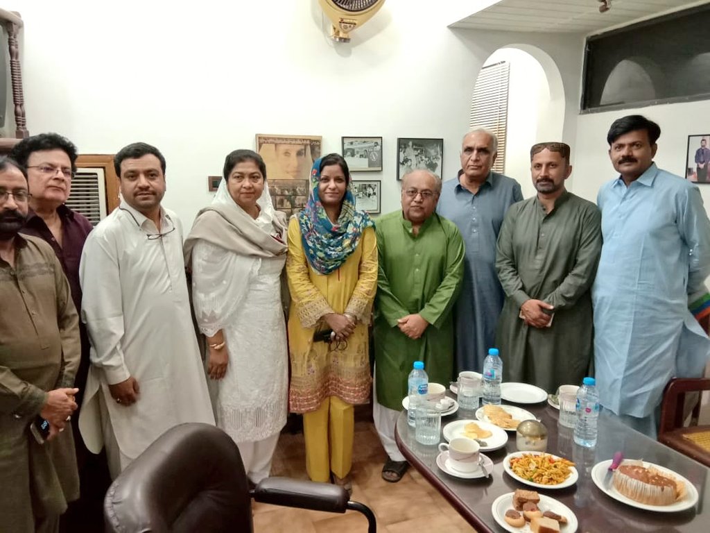 AajizDhamrah's tweet photo. Paid visit to Kawish Newspaper headOffice along with MNA @ShahNafisa InfoSectPPPP ..
Thankyou for all the hospitality NiazPanhwar https://t.co/d3fw64Oscf