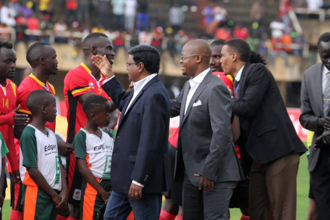 OfficialFUFA's tweet photo. #UGATAN: Team inspection before kickoff.
#AFCON2019Q #Tuddeyo
@Airtel_Ug @NileSpecial @EcobankUganda @NIC_Uganda @BidcoUganda @betlionUG https://t.co/6RGGaso8XJ