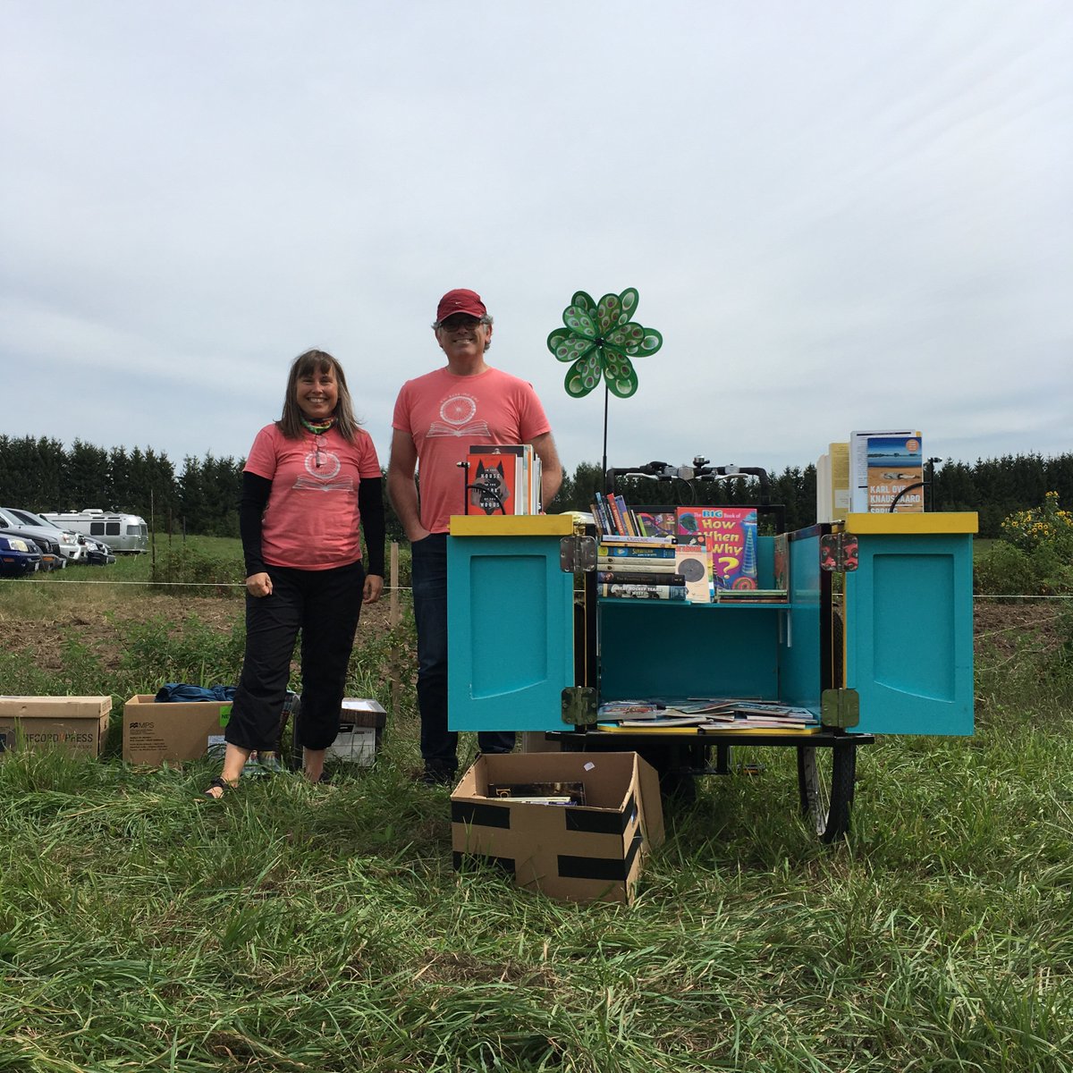 ZiggysCycleKW's tweet photo. @bookmobike is here at @holdthelineWR! Stop by to pick up a free book (or two). 🤓 #kwawesome #htl2018 #ziggyscyclekw https://t.co/lwARspZ0xa
