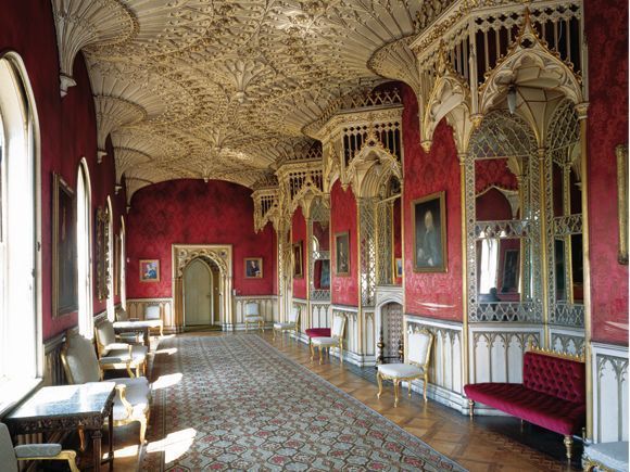 Chimni_Wiki's tweet image. Strawberry Hill House is a mad concoction of turrets &amp;amp; crenellation. It is Britain’s finest example of Georgian Gothic Revival architecture and was originally built as Horace Walpole’s summer residence but became a tourist attraction in his own lifetime. #WestLondon #HouseMuseums