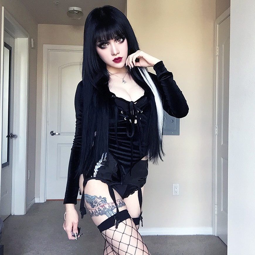 _M0rph8ne_'s tweet photo. 𝕬 𝖜𝖊𝖎𝖗𝖉 𝖌𝖎𝖗𝖑
{Rol introducción #Murgo @Weirdrol_ } https://t.co/a5S2gsV0v1