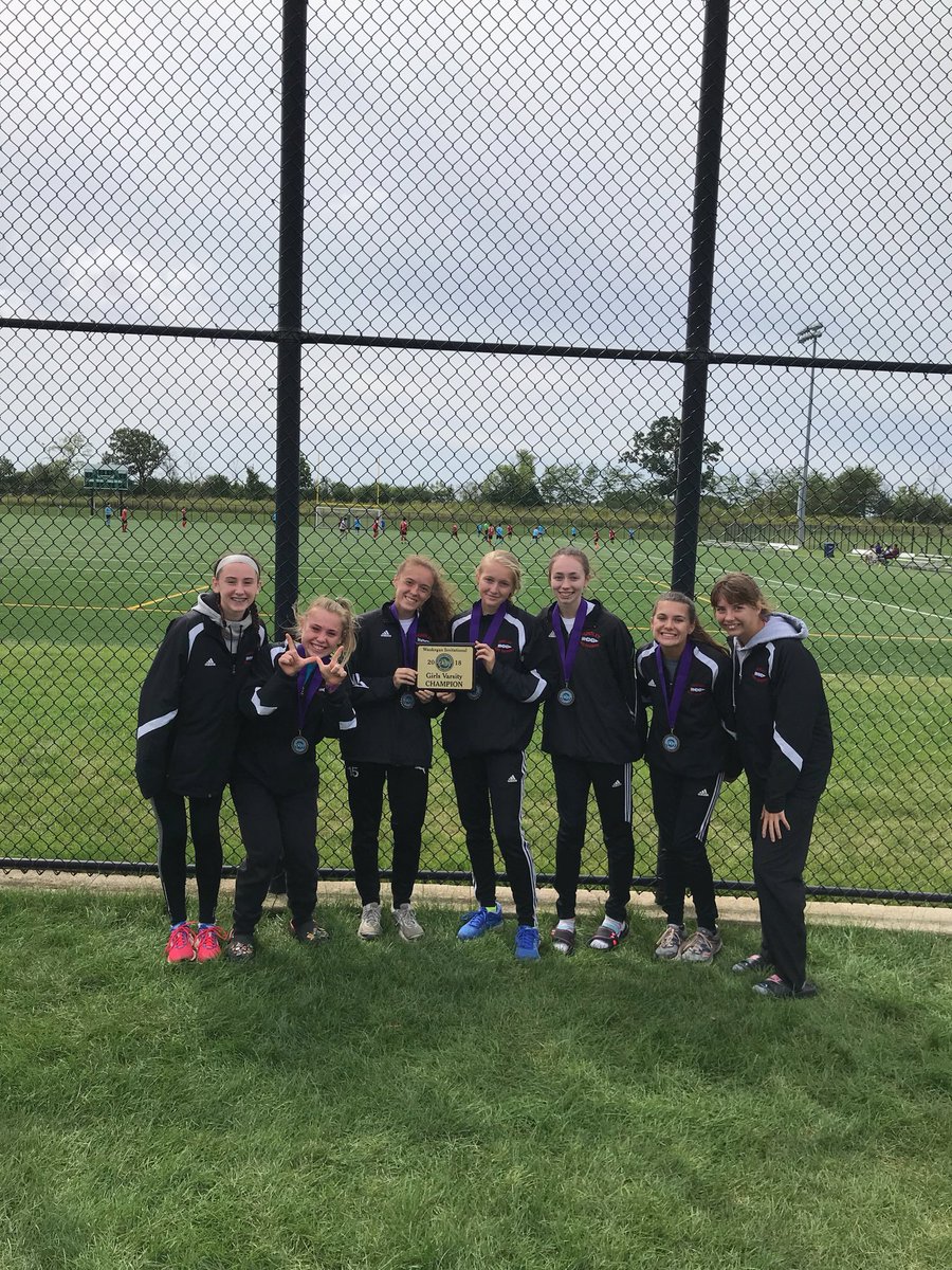 Huntley_CC's tweet photo. Waukegan Invite award winners
Varsity and FS 1st place! https://t.co/mfTKYmBWii