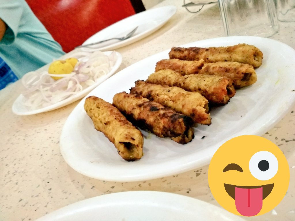 PashaSammu's tweet photo. #Indian Kabab 😋
At @Gulshanekareem https://t.co/pDgx7lElKs