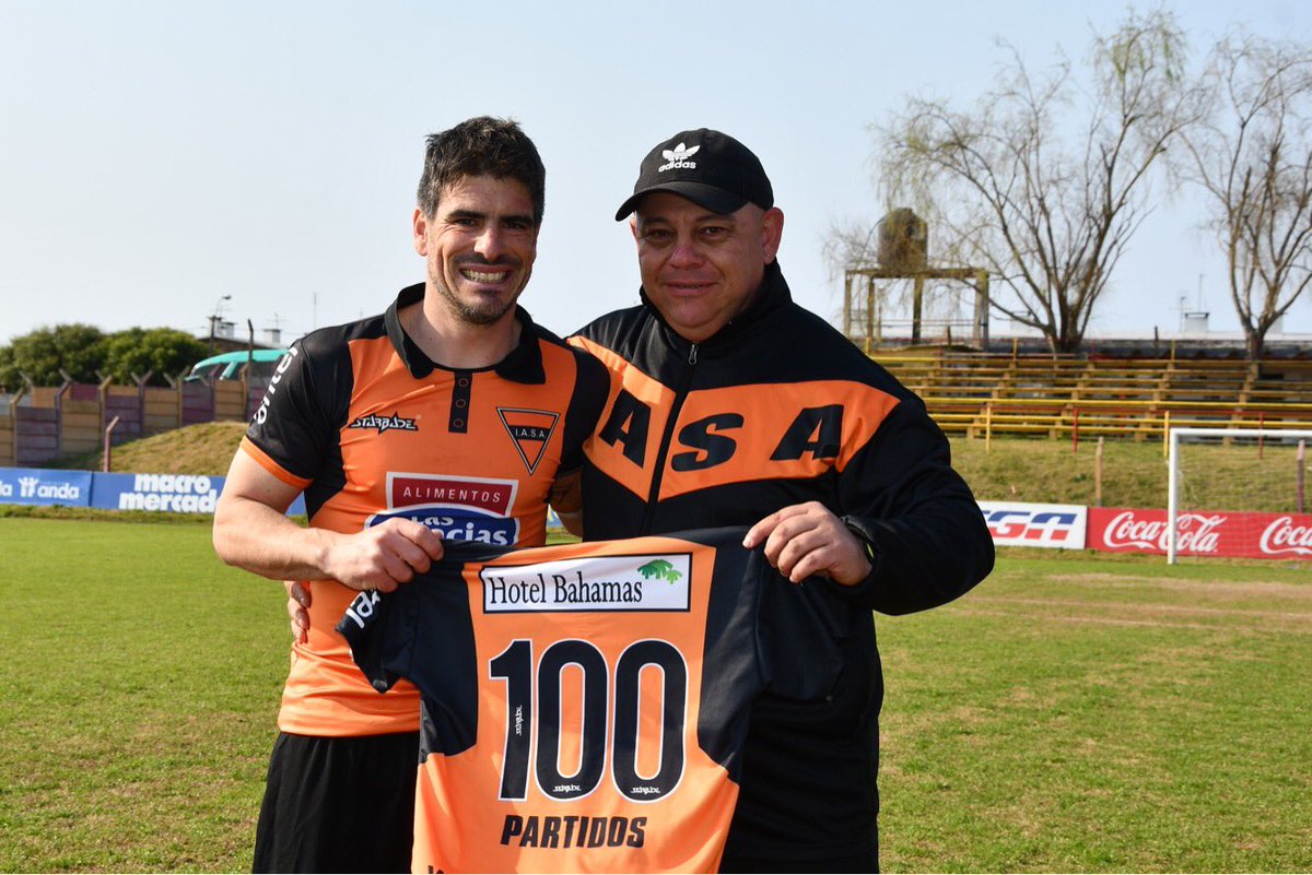 📸 Más imágenes del homenaje a <a href="/pechuyantorno/">Fabián Yantorno</a> por sus 100 partidos en Sud América.

#100Yantorno

fotos de Edgar Guillama