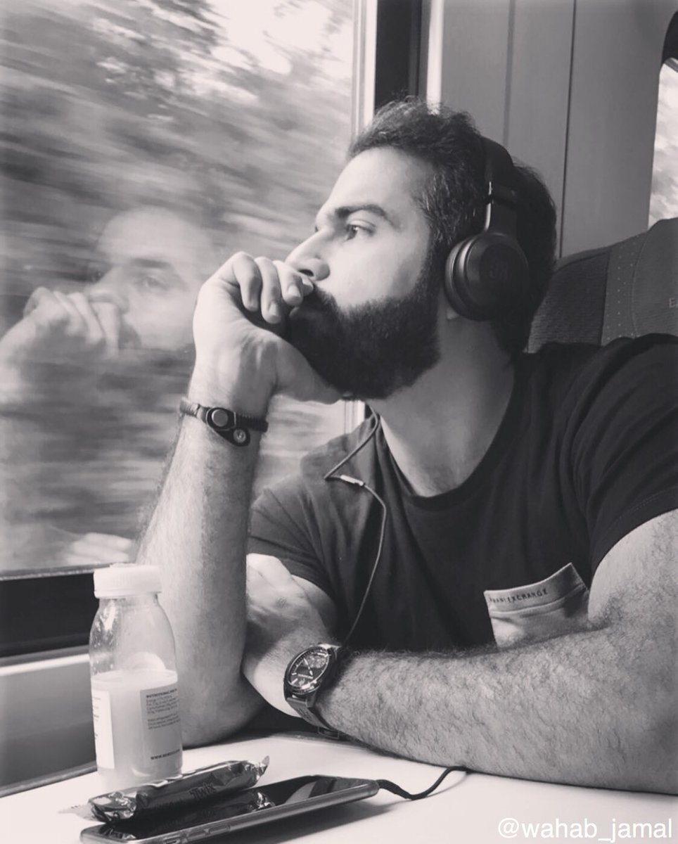 إن الذِين يجلسُون بجانِب النوافّذ فِي الحَافلات والقطْارات والطائِرات،لو سألتهُم عنّ تفاصِيل الطرِيق،ستجدهُم لايتذكُرون شيئًا منْها.