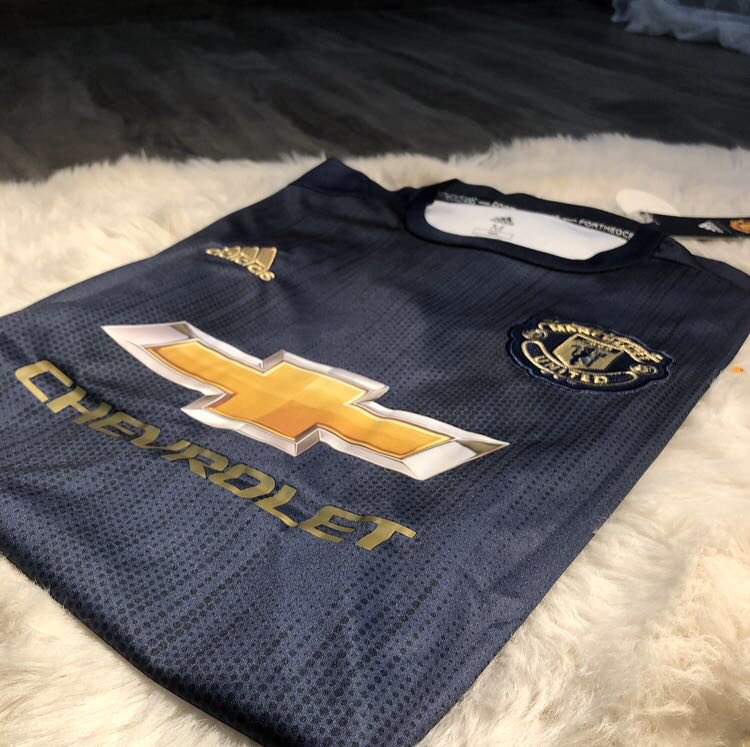 Clubs_Store's tweet photo. جديدنا 😍❤️.

تيشيرت مانشستر يونايتد الاحتياطي
لموسم 2018/2019 

بـ 129 ريال | واتساب : 0534764981 https://t.co/f6IxmzPa1i