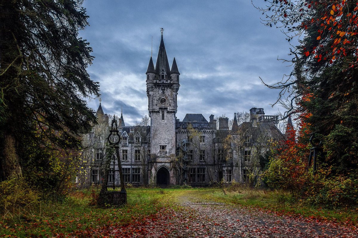 unfoundhouse's tweet photo. Chateau Miranda...
#hogwarts https://t.co/if0WpAwsWW