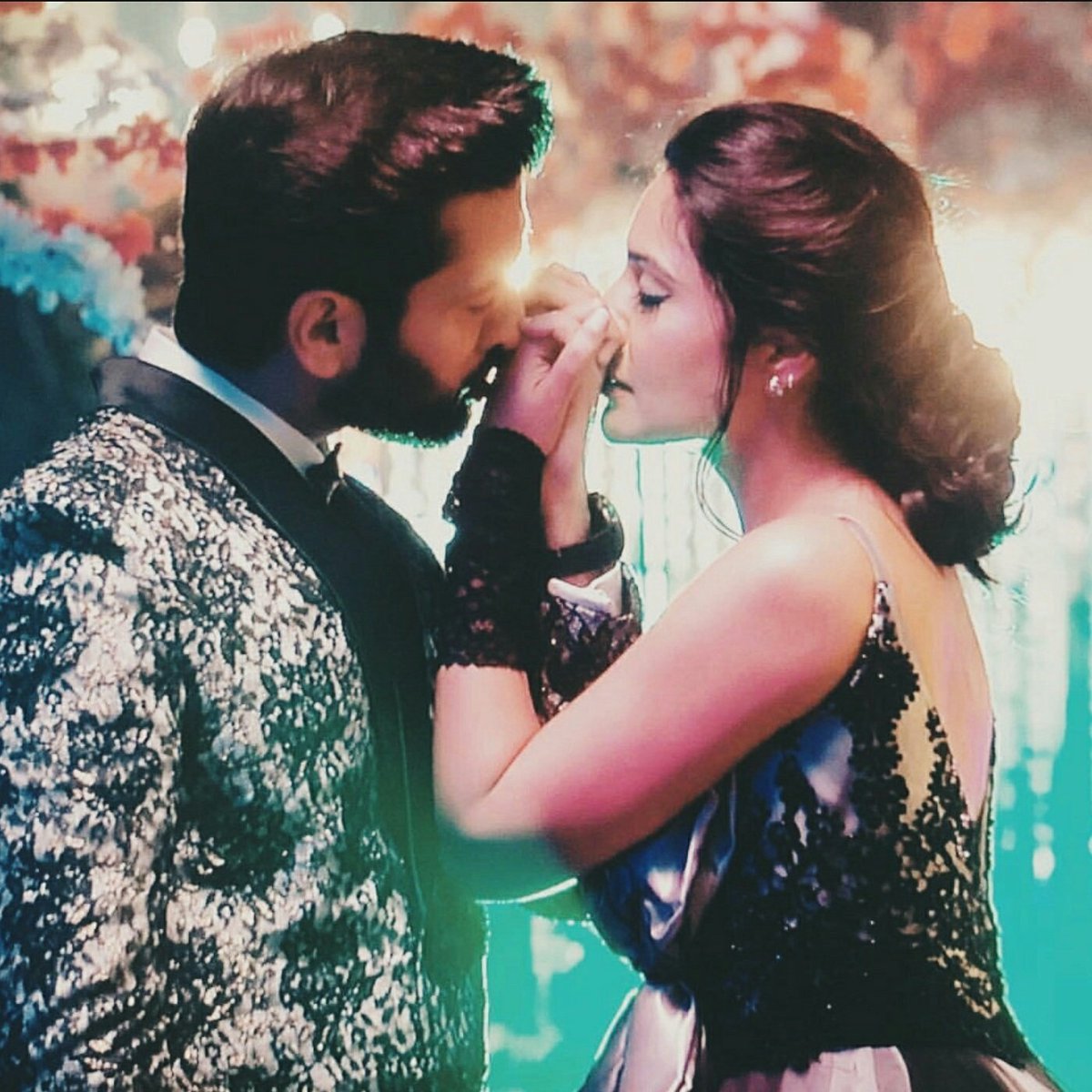 Ishqbaaaz: Nakuul Mehta and Surbhi Chandna show us how to romance Shivika  style- https://t.co/j6sP3MZFik #NakuulMehta #SurbhiChandna #Ishqbaaaz  @NakuulMehta @SurbhiChandna, image size:1200x1200