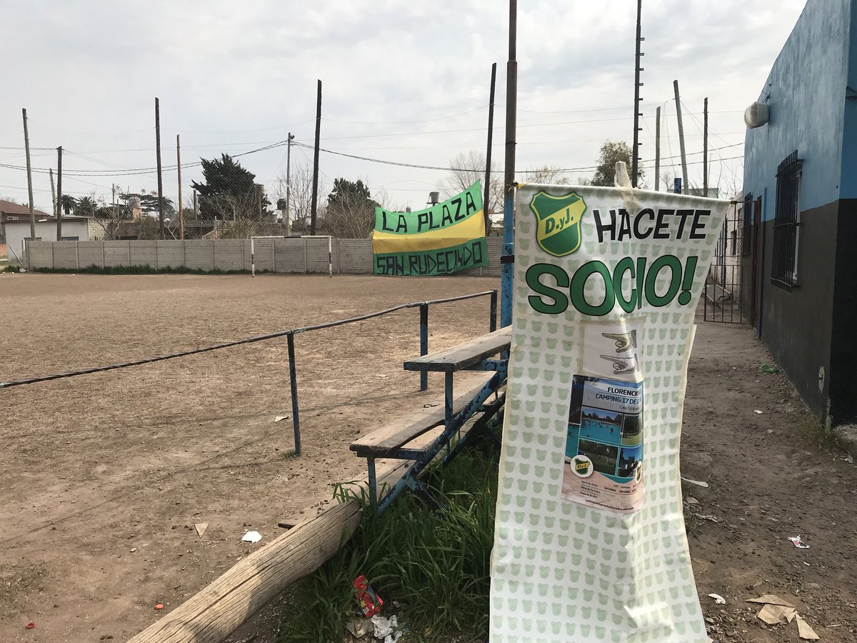 TurcoEdgardo's tweet photo. Campaña de socios #Defensa barrio San rudecindo #Varela #TuClub #TuCiudad #TusColores https://t.co/WUOQCzgStI