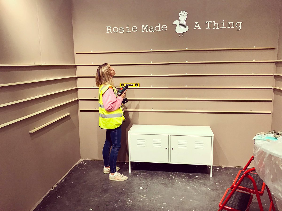 RosieMadeAThing's tweet photo. Today I have decorated a brown box with some cards. Doors open for @topdrawerlondon at 9.30am. 🎉 Come and find some very straight shelves and lots of new cards on stand W34 #ilovedrilling #bosch #topdrawerlondon #highlyvisible https://t.co/tcuF3eF50a