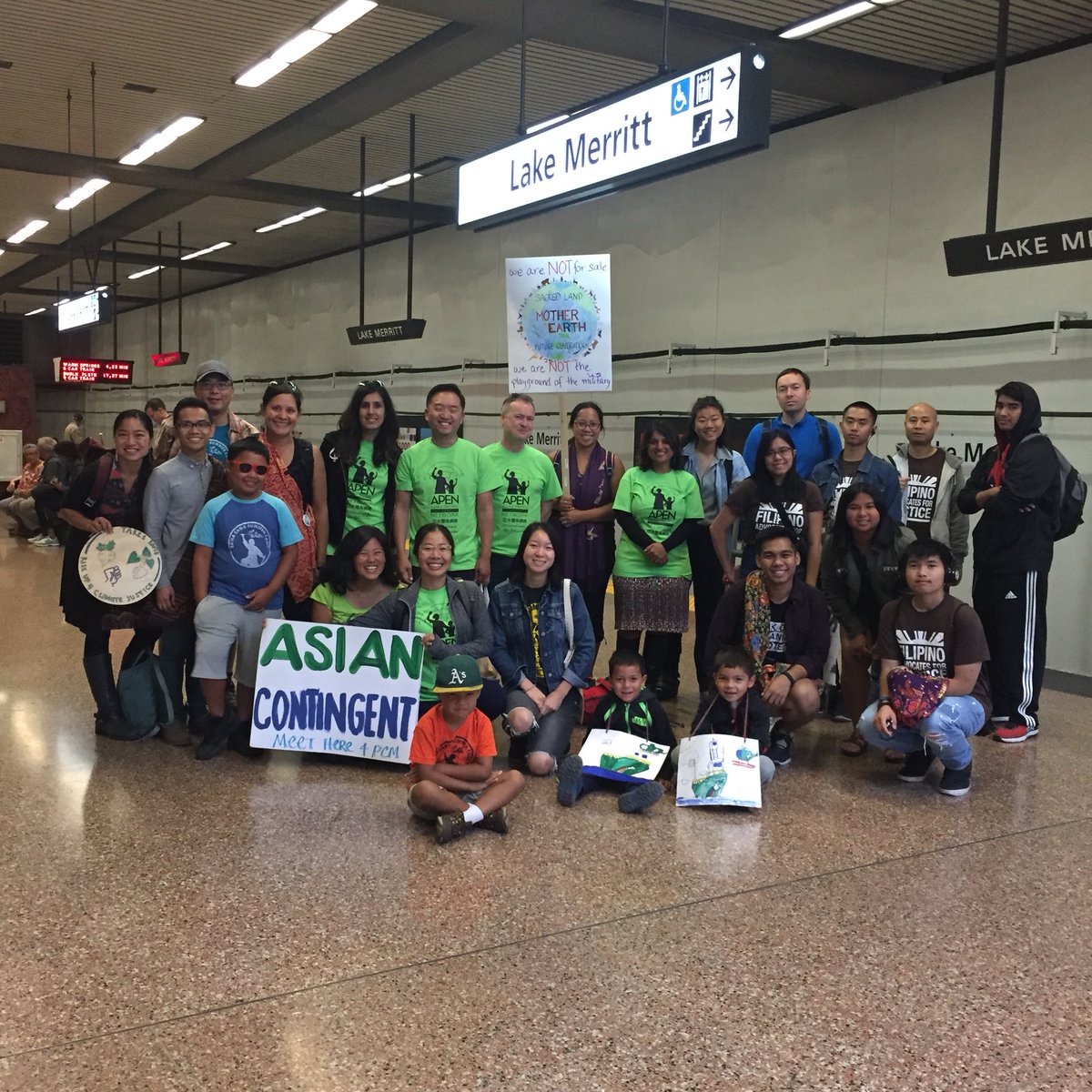 alvina_wong's tweet photo. #eastbay #asiancontingent about to get on the train! See y’all soon to #RiseforClimate @APEN4EJ @Fils4Justice #gabrielaEB ❤️ https://t.co/gA2IuJXHCt