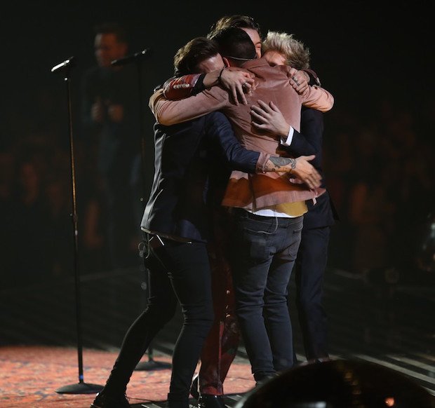 sensatelouist's tweet photo. "sometimes you will never know the value of a moment until it becomes a memory"

#1000DaysWithout1D https://t.co/ebRw1vsMxe