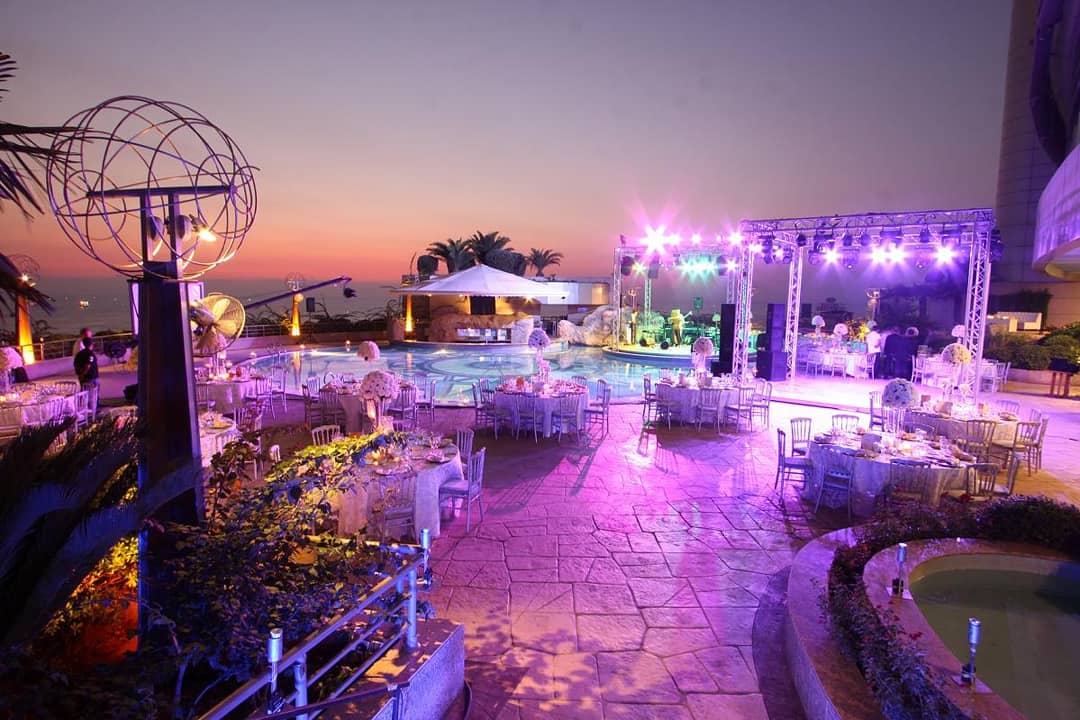 beirutleroyal's tweet photo. A real life fairytale 💫
contact: +961 4 555 000
#royal #royalmoments #leroyalbeirut #flowers #ilovebeirut #classy #goodvibes #luxury #livelovelebanon #royalwedding #weddingdress #photography #lighting #bride #groom #honeymoon #honeymooners #outdoor #pool #leadinghotelsoftheworld https://t.co/jgez6Ppmmu