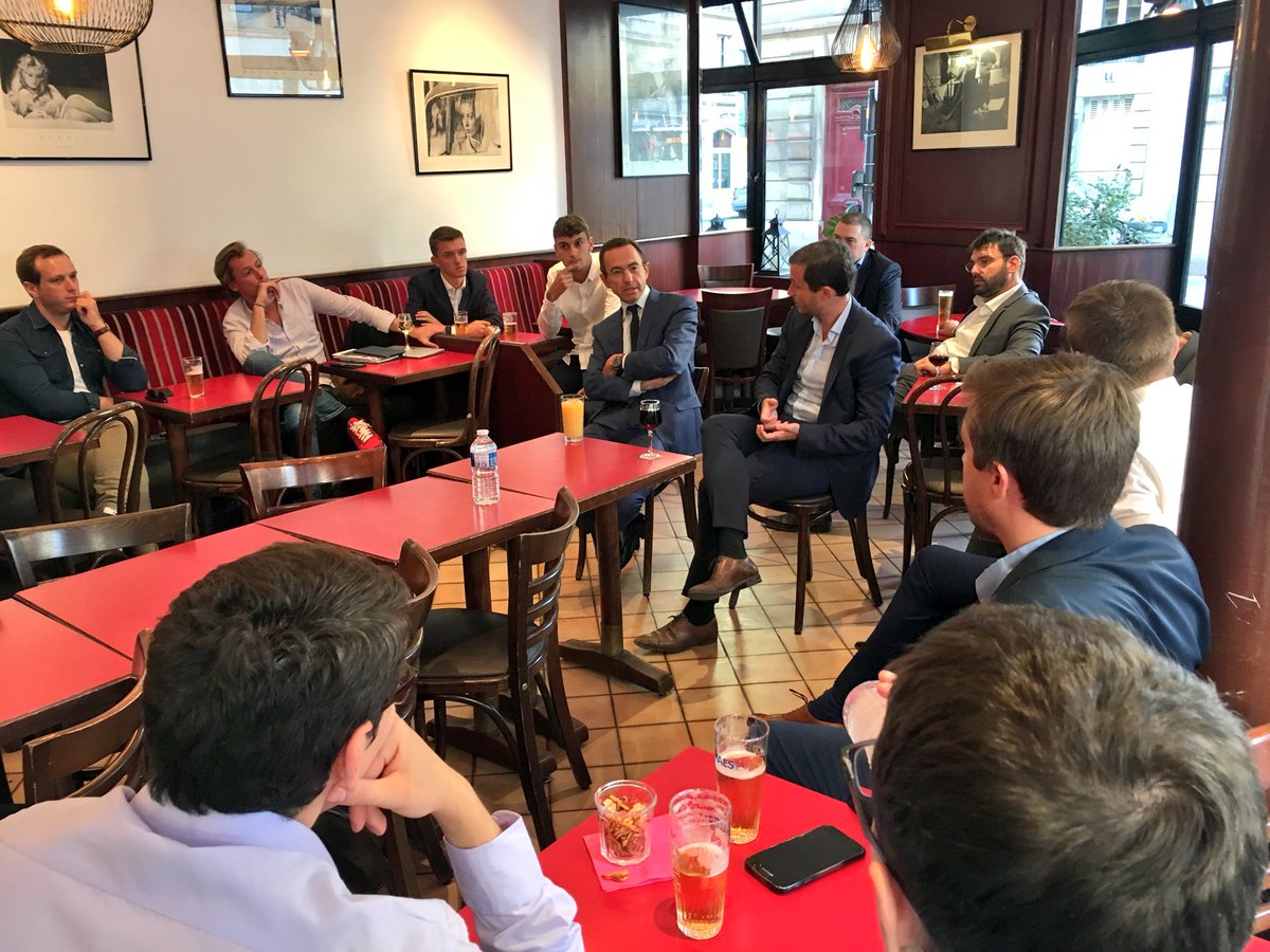 BrunoRetailleau's tweet photo. Apéro très sympa avec les jeunes à l’issue de la Convention de @ForceRep_fr. Merci à tous pour votre engagement ! #ConventionForceRep https://t.co/PB5i49IPL5