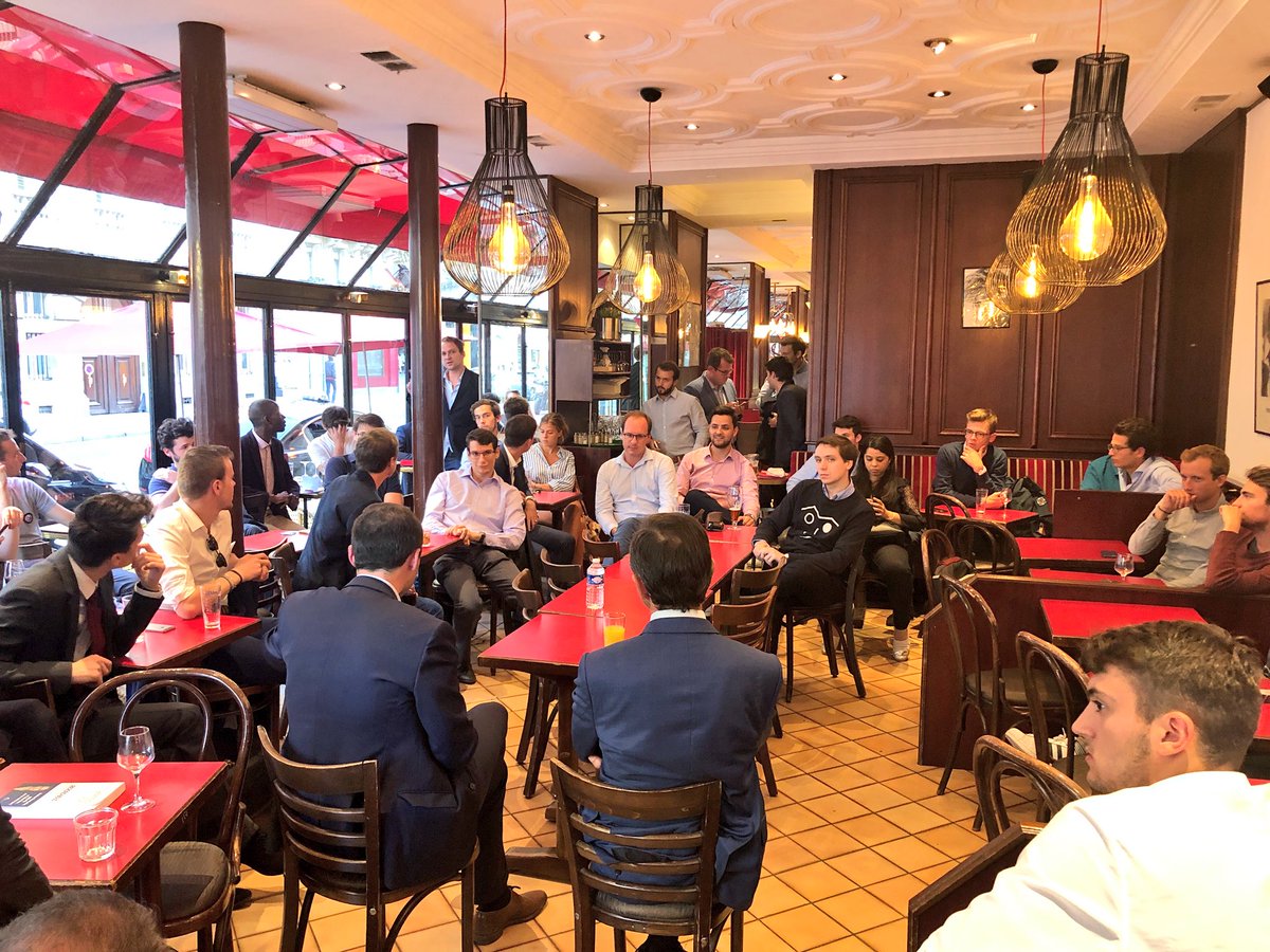 BrunoRetailleau's tweet photo. Apéro très sympa avec les jeunes à l’issue de la Convention de @ForceRep_fr. Merci à tous pour votre engagement ! #ConventionForceRep https://t.co/PB5i49IPL5