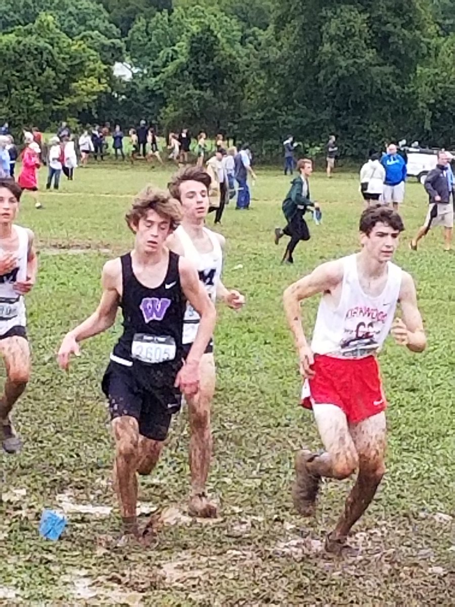 FzwCc's tweet photo. Freshman boys at Northwest XC meet. Jack was 2nd and Campion went back for 1 shoe then gave up on shoes when the 2nd fell off and kept going https://t.co/WSGGF8xooD