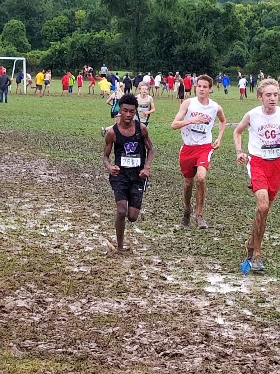 FzwCc's tweet photo. Freshman boys at Northwest XC meet. Jack was 2nd and Campion went back for 1 shoe then gave up on shoes when the 2nd fell off and kept going https://t.co/WSGGF8xooD