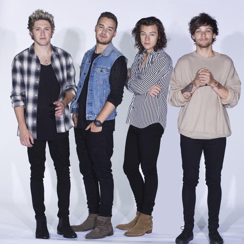 inblueeeeee's tweet photo. #1000daywithoutonedirection didn’t like them back then but still miss them back then https://t.co/CX9Pde5sAe
