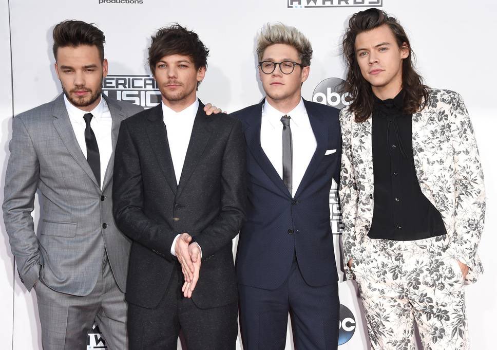 inblueeeeee's tweet photo. #1000daywithoutonedirection didn’t like them back then but still miss them back then https://t.co/CX9Pde5sAe