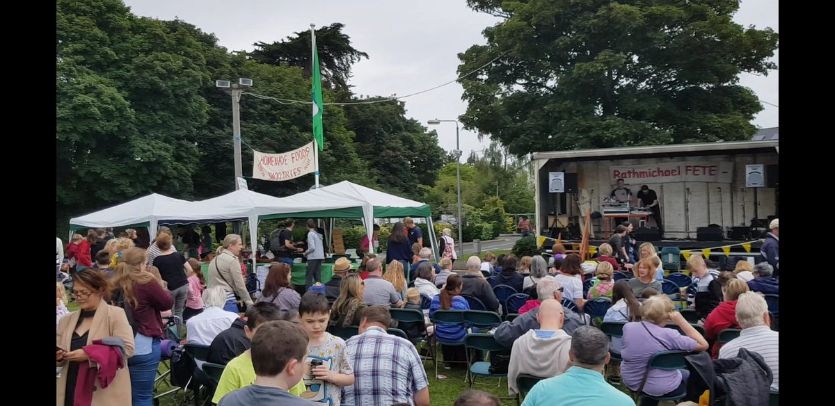 barrymward's tweet photo. Great crowd at the #Rathmichael Fête today. Well done to everyone involved. With @JimGildea2014 https://t.co/Cqs50x1ETu