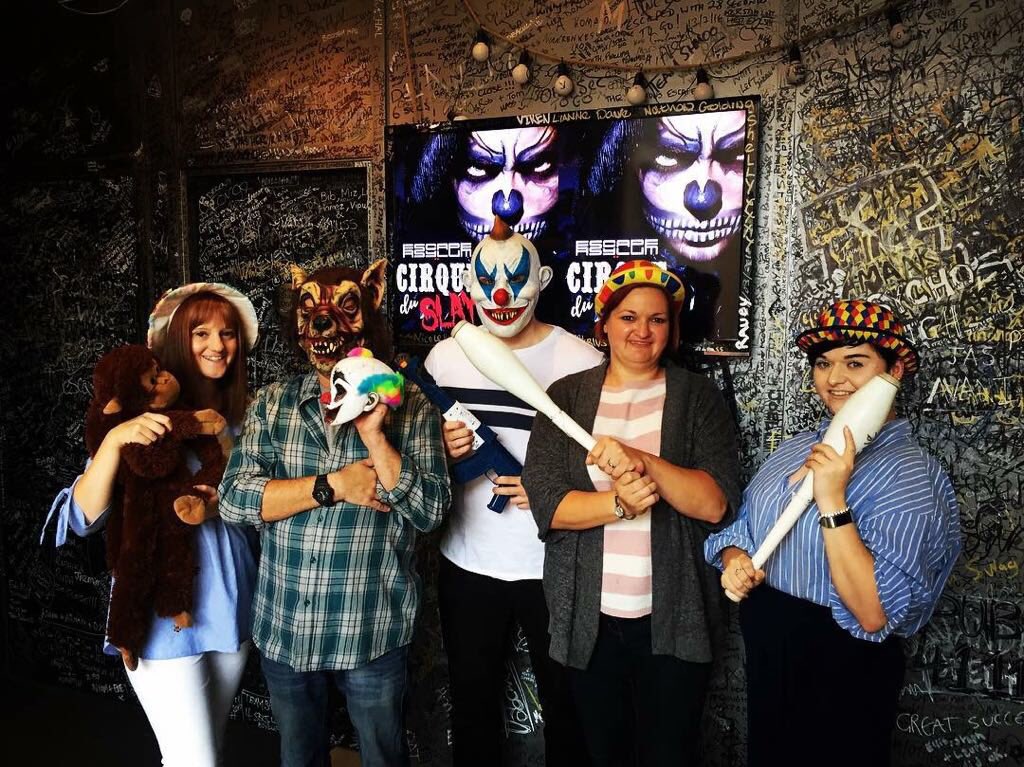 Gravesneil's tweet photo. One clown clobbered and made it out with 10 seconds to spare , family day out @Escape_Asylum #ihateclowns https://t.co/ZP3Y5tqnHw