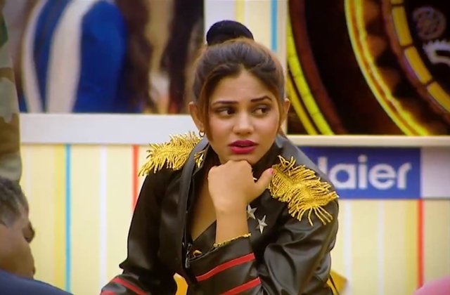 igtamil's tweet image. Aishwarya saved... What you say... #BiggBossTamil