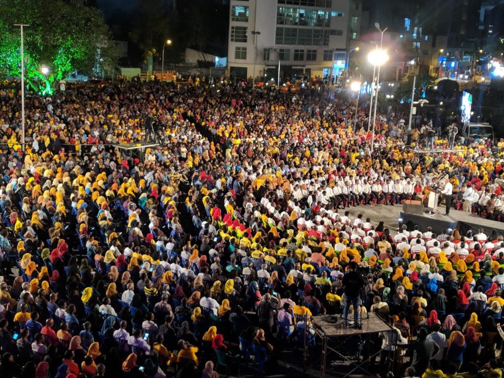 axvastaine7's tweet photo. "Vazeefa ge biru dhakkaigen haaziree balaigen mi jalsa ah genai ekakuves mithaaku nuthibeyne, Aee alhugandumen gaboolukuraane kameh noon. Koggen vaane kameh noon." @ibusolih

#InsaafGeMagah 
#IbuFaisal2018
#JazeeraRaajje https://t.co/mvtZAc4ehw