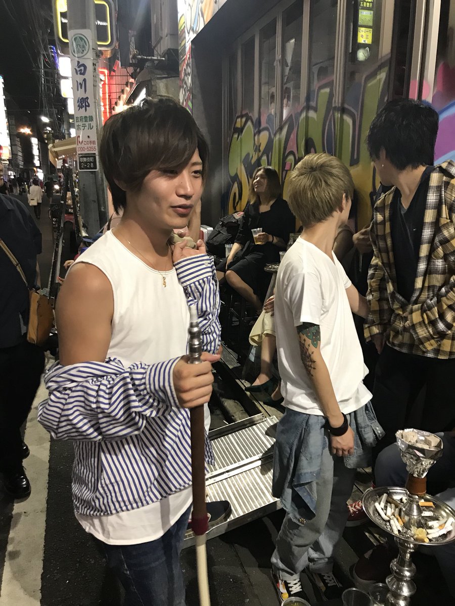 SmappaGroup's tweet photo. 怜耶ルール的には、シーシャはセーフ
#青山礼満 #NEONPOOL https://t.co/0rhZbgBHAm
