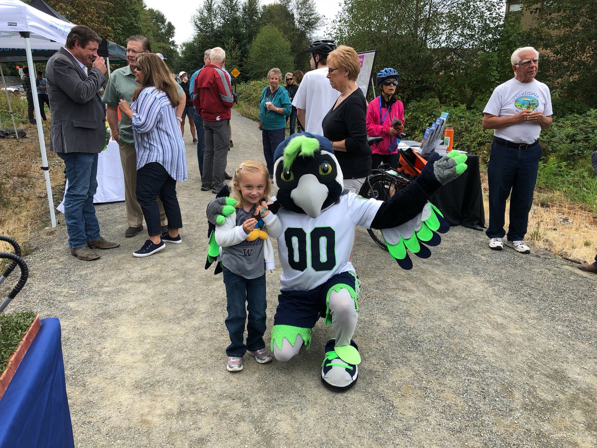 BvueTrans's tweet photo. Seahawks mascot BOOM! and a friend help celebrate official opening of Lakefront Segment of the Eastside Rail Corridor in south Renton Sat. morning. The Ped-bike trail runs 4 miles north to Newcastle Beach Park in Bellevue. https://t.co/6lKfxzR44q
