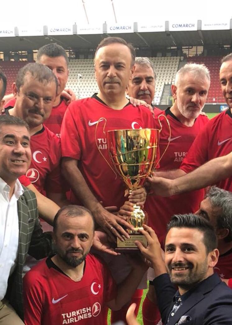 turan_haci's tweet photo. Polonya Cumhuriyeti’nin 100. Bağımsızlık yılı kutlamaları kapsamında;TBMM Futbol Takımı olarak Polonya Parlamentosunun davetlisi olarak, 2-1 galip geldiğimiz Parlamentolar arası dostluk maçına katıldık. Bu kapsamda Milletvekili arkadaşlarımızla Polonya ziyaretimize devam ediyoruz https://t.co/PCKx9d8Rfp