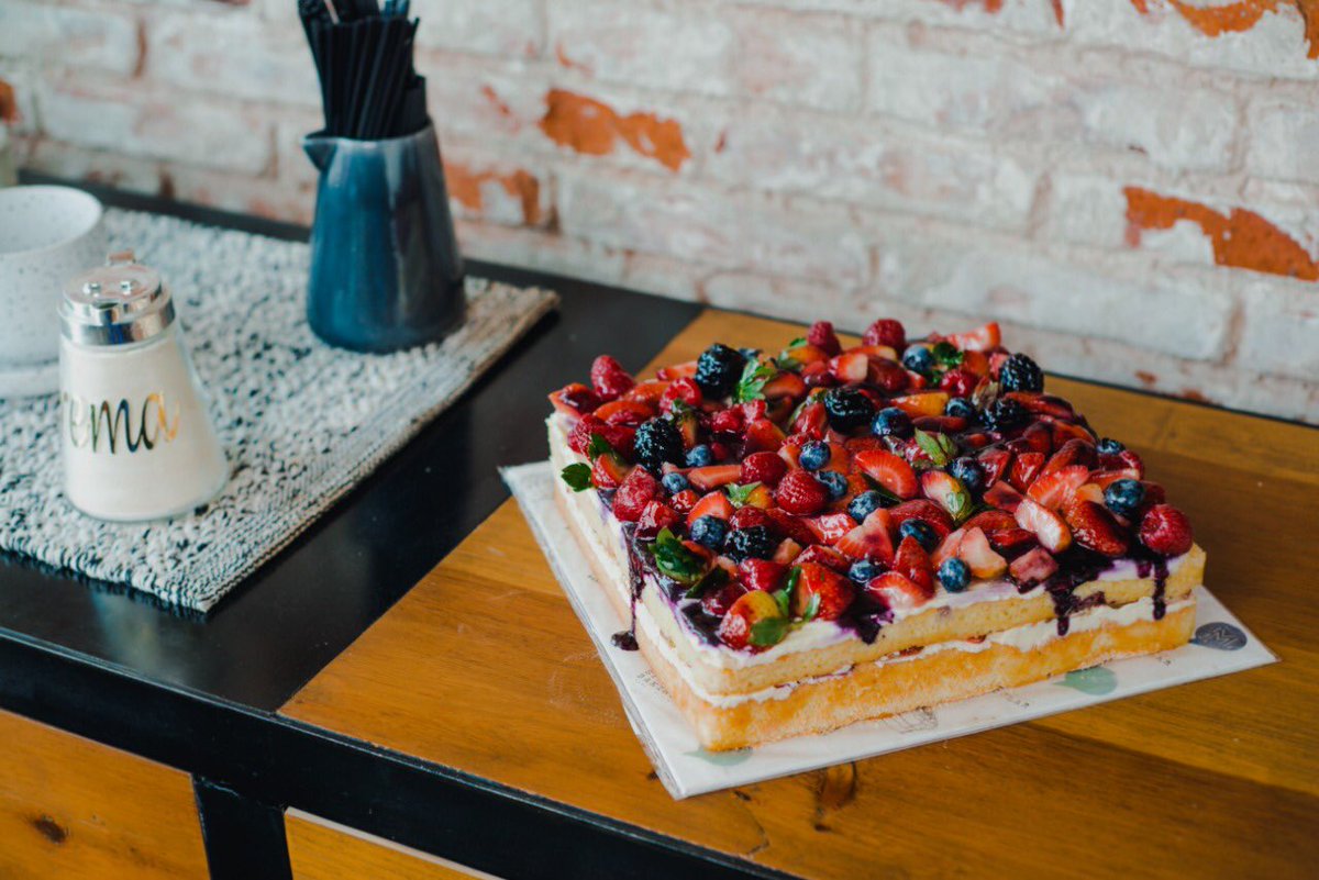 themunchmunch's tweet photo. Si no consumes azúcar te encantará nuestro especial del día...
Pastel de Frutos del Bosque de Splenda !
.
.
#GetMunched
.
.
.
.
#TheMunchMunch #BakingFactory #Cake #Splenda #Pastel #SinAzúcar #PlazaLasVillas #EATdessertFIRST #FelizSabado https://t.co/wEdI7v1wVP