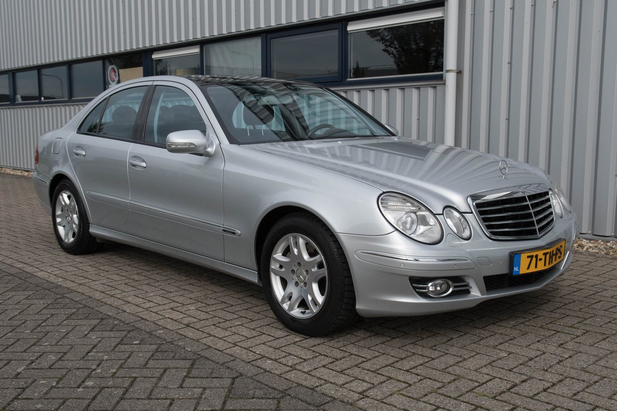 thestargallery's tweet photo. Binnenkort; bijzonder mooie #Mercedes E280CDI met een beetje praktijkervaring #ingeruild #W211 #facelift #CDI #V6 #koppelbaas #7GTronic #avantgarde #panoramadak #compleet #topconditie #Hollandscheautomobiel #NAP #snel #comfortabel #zuinig #kilometervreter #welkominallemilieuzones https://t.co/b2iQoowuVg