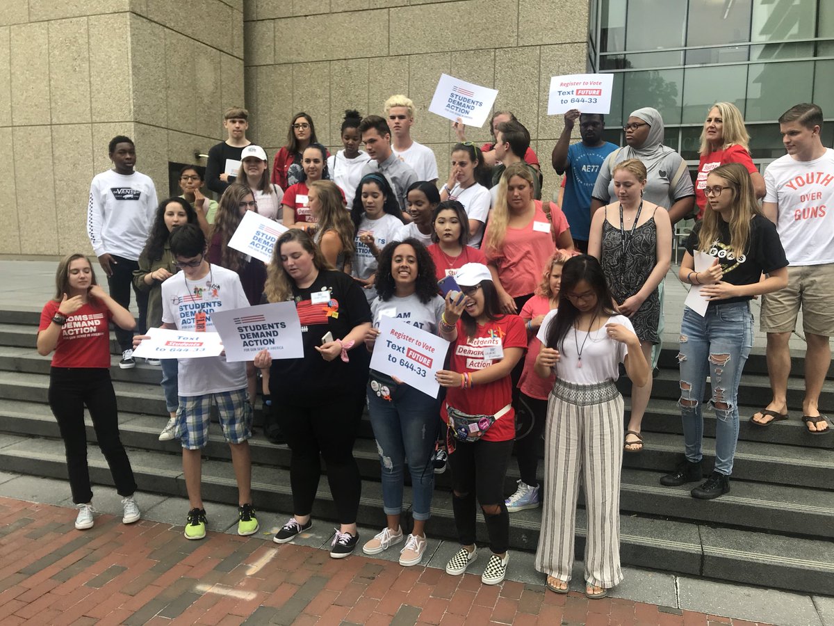 dorieturnernolt's tweet photo. Honored to spend time today with a bunch of strong, talented, engaged students who are tacking gun violence through #StudentsDemandAction. @sda_dc @sda_nova @sda https://t.co/Srr3BThVXi